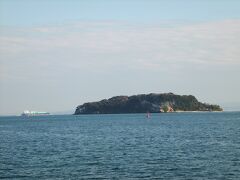 東京湾に浮かぶ猿島