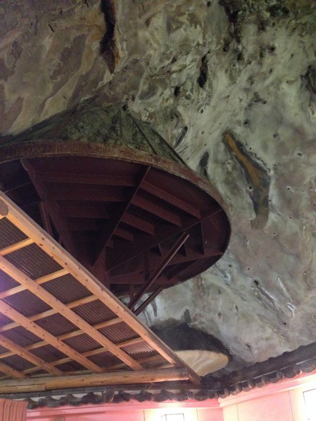 「帰るのを忘れるほど！」がネーミングの由来。天然洞窟風呂です。