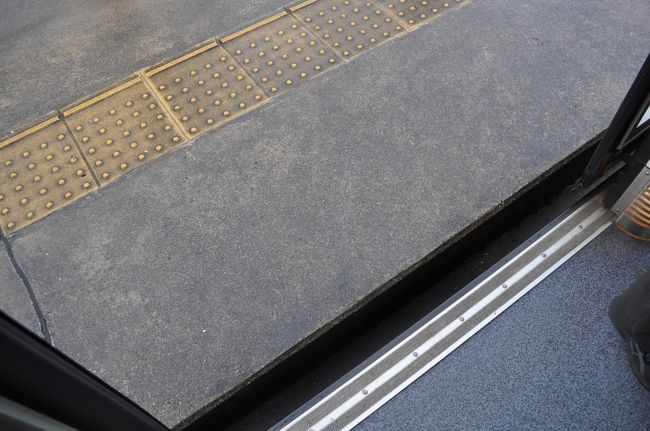 　低床式なので、ほぼノンステップです。