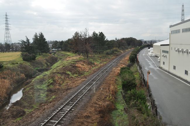 　ＪＲ氷見線をまたぎます。