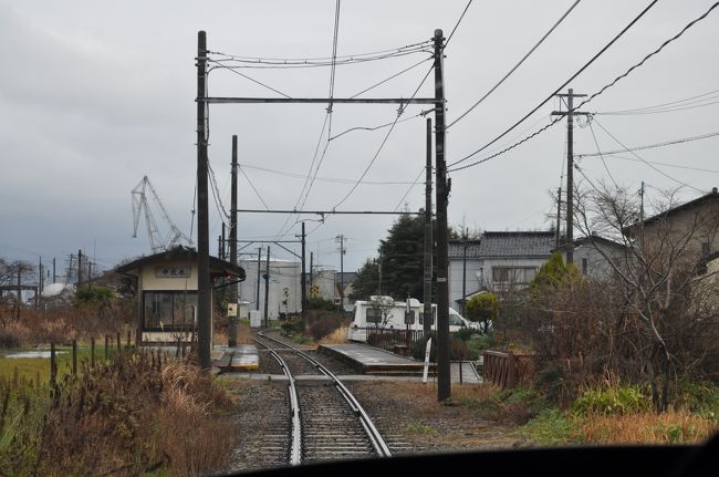 　次は中伏木停留場です。<br />　この左側に、先ほどまたいできた新湊線新湊駅があったそうです。<br />　旅客運転が廃止されたのは1951年でした。<br />　さすがにまだ生まれていません。(笑)
