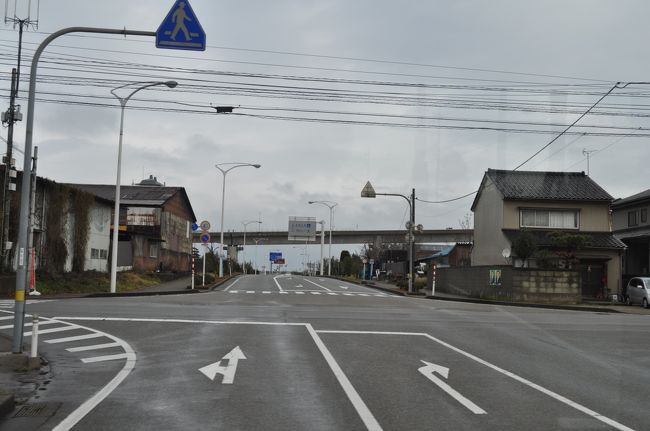 　海王丸パークへ向かう道路です。