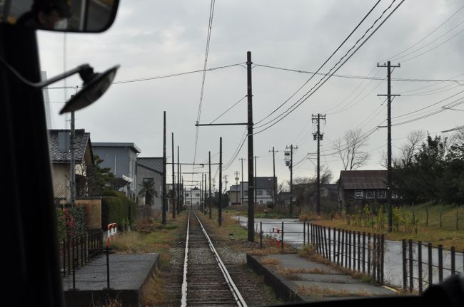 　すこし先に、旧越ノ潟口駅跡が見えます。<br />　18990年に、現在地に移転され、海王丸駅となりました。