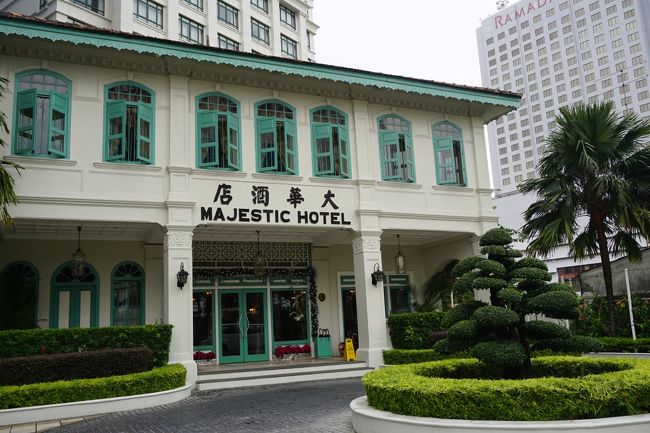 雨だったため、タクシー配車の人に声を掛ける。ちょっと荒々しい雰囲気。定額制で20RM。雨だし、歩くと距離があるので、タクシーでホテルへ。<br /><br />マジェスティックホテルマラッカ（エクスペディア経由で予約2泊40604円朝食付き）に到着。