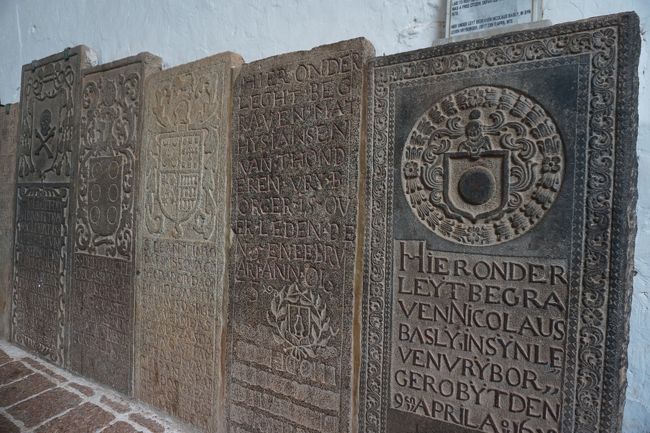 何の石碑かしら？