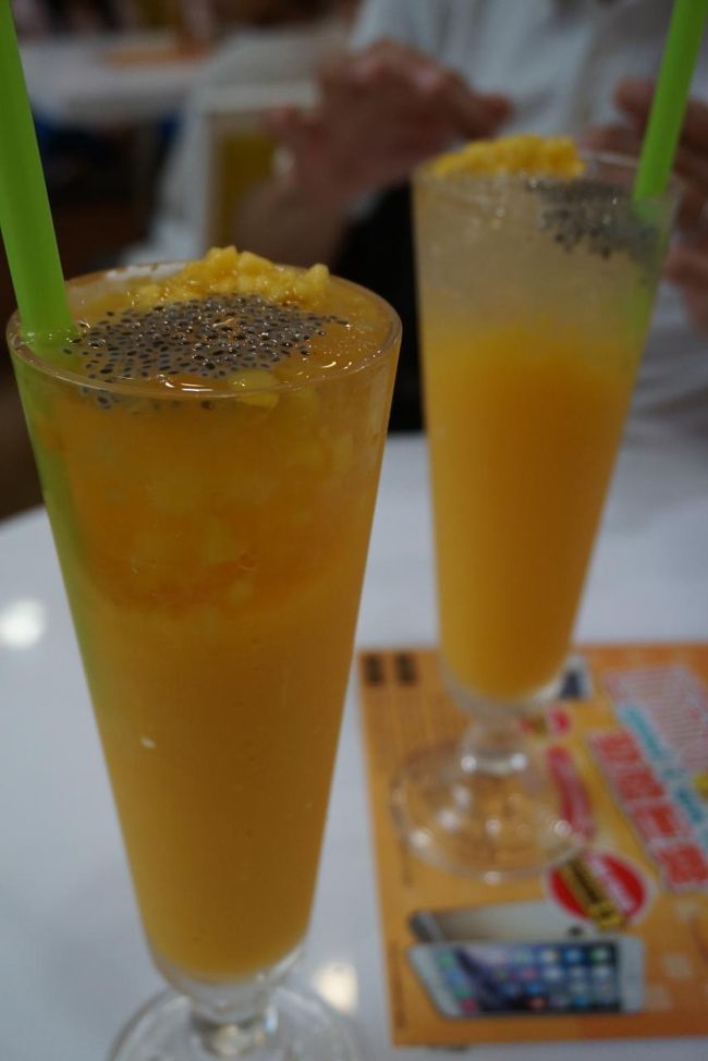 暑かったので、「メガ･モール」の「許留山」で休憩。<br /><br />他にも、スタバや恭和堂もあり、ここは香港か!!!と思いました。