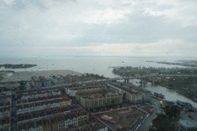 あぁ…降ってきた…自転車なのに、どうしよう…