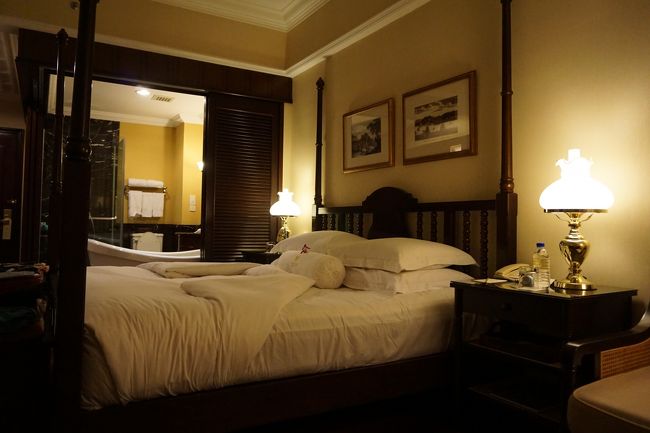 お風呂の引き戸は開く造り。