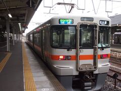 亀山駅で、もう1度乗り換えます。　夏に、面接の帰りに名古屋まで乗ったのと同じ路線だぁ〜!
