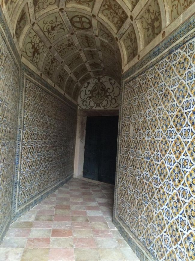 アズレージョのかわいい通路。