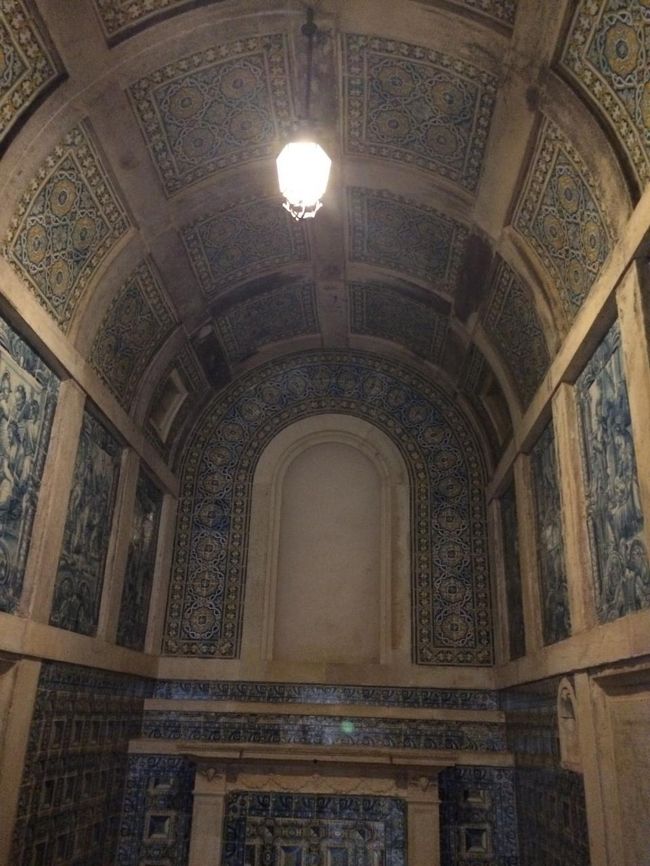 礼拝堂。<br />こちらも一面アズレージョ。<br />壁画には聖母マリアとキリストの一生が描かれています。