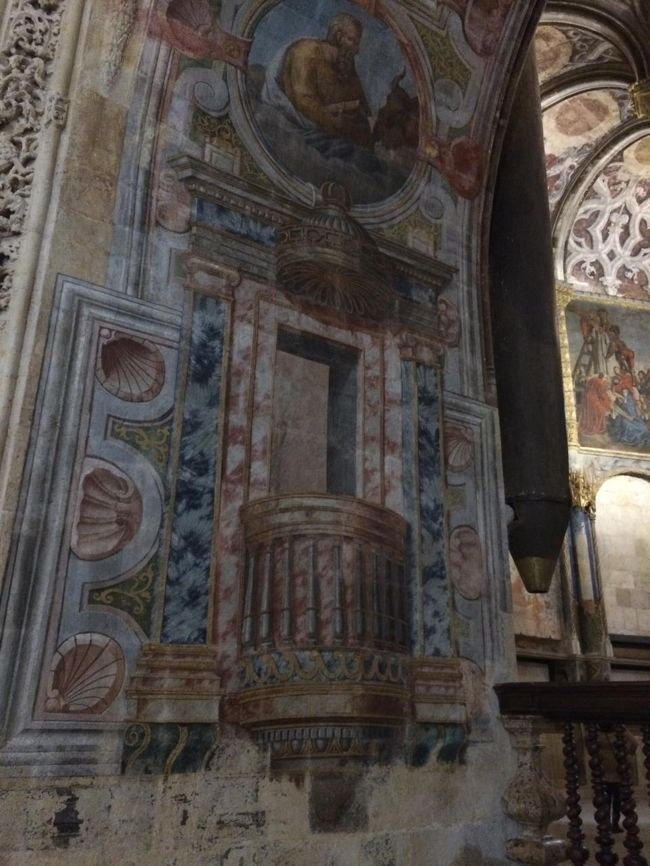 左側にも一見おなじものがあるように見えたけど、左側だけ絵でした。