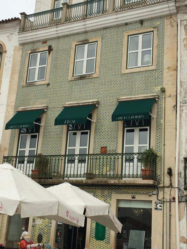 レプブリカ広場に面したカフェ。<br />壁がかわいい。