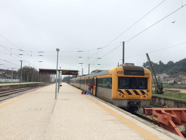 リスボンのサンタアポローニャ駅行きでエントロンカメントまで行きます。