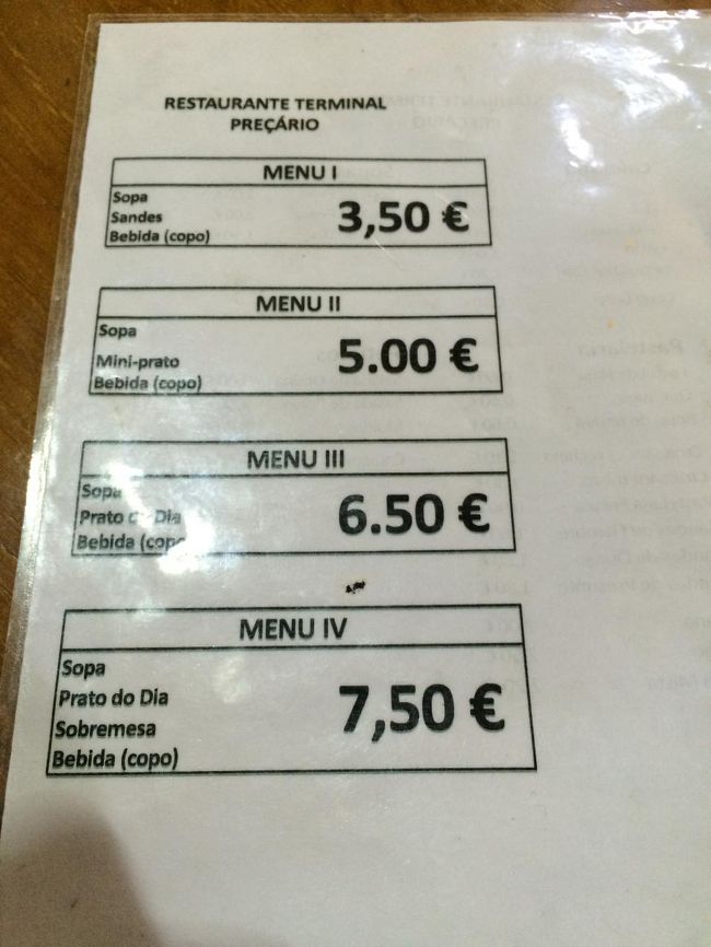 MENU2のセットにしました。<br />スープ、ワンプレート、飲み物で5ユーロ。