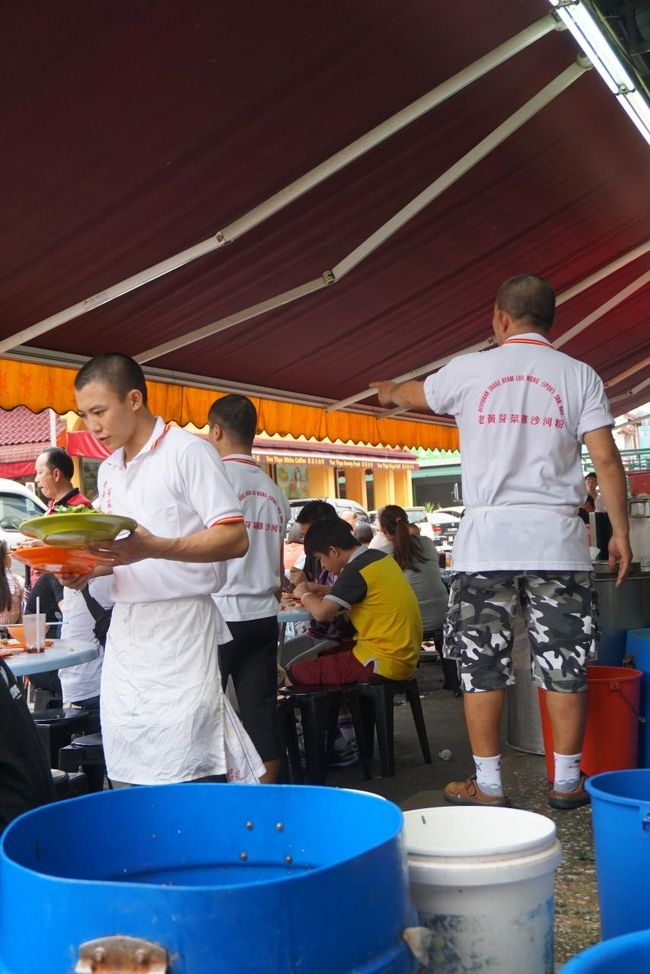 イポー駅からホテルまで、タクシー（20RM≒720円）<br />チェックイン後、早速ご飯へ。イポー名物を!!!