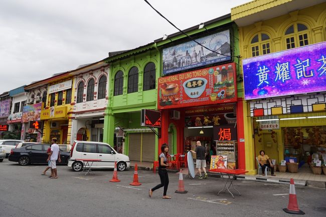 こんな雰囲気のところ一角のみ、観光地な感じ。カラフルなショップハウス。