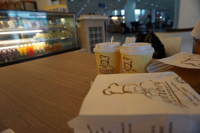 早速入って、バスまでの時間を過ごします。ここのお姉さん、とても親切でした。