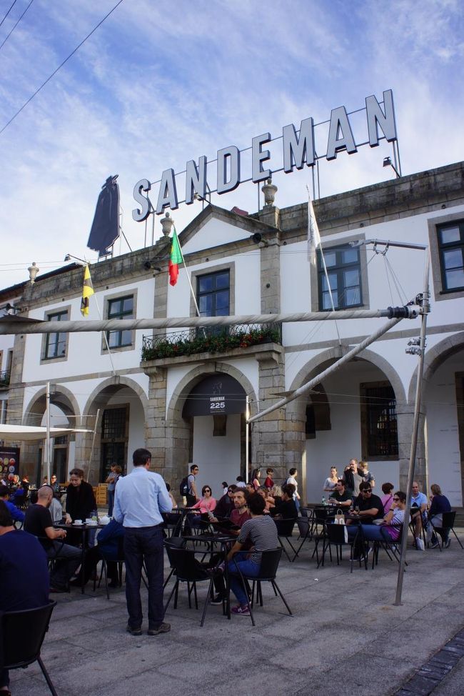 10分もしないうちにサンデマンに到着！<br /><br />あれ？！<br />まだ入れるし(´；ω；`)<br />希望を捨てずに来てよかったよ！<br /><br />やっぱり6時までじゃん！！