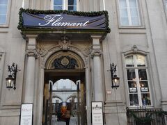 人気のチョコレート屋さん。チョコレートライン