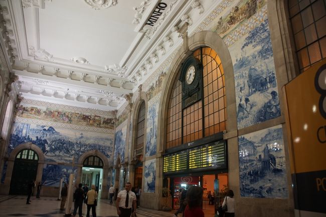 アズレージョの有名なサンベント駅。