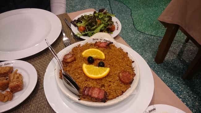 これ食べてみたかったんだ！<br />アローシュ・デ・パト（鴨の炊き込みご飯）。<br />ふっくらご飯を器に盛った後チョリソー･ベーコンを乗せオーブンで焦げ目が。<br />美味しい出汁が出て、お焦げもあって日本人に合うね。