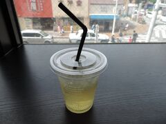 国際通りで買い物！
今回は大量のたびらいクーポンがあったので
おきなわ屋でお土産をまとめ買い！
荷物を送ってもらい
35COFFEEでお茶♪