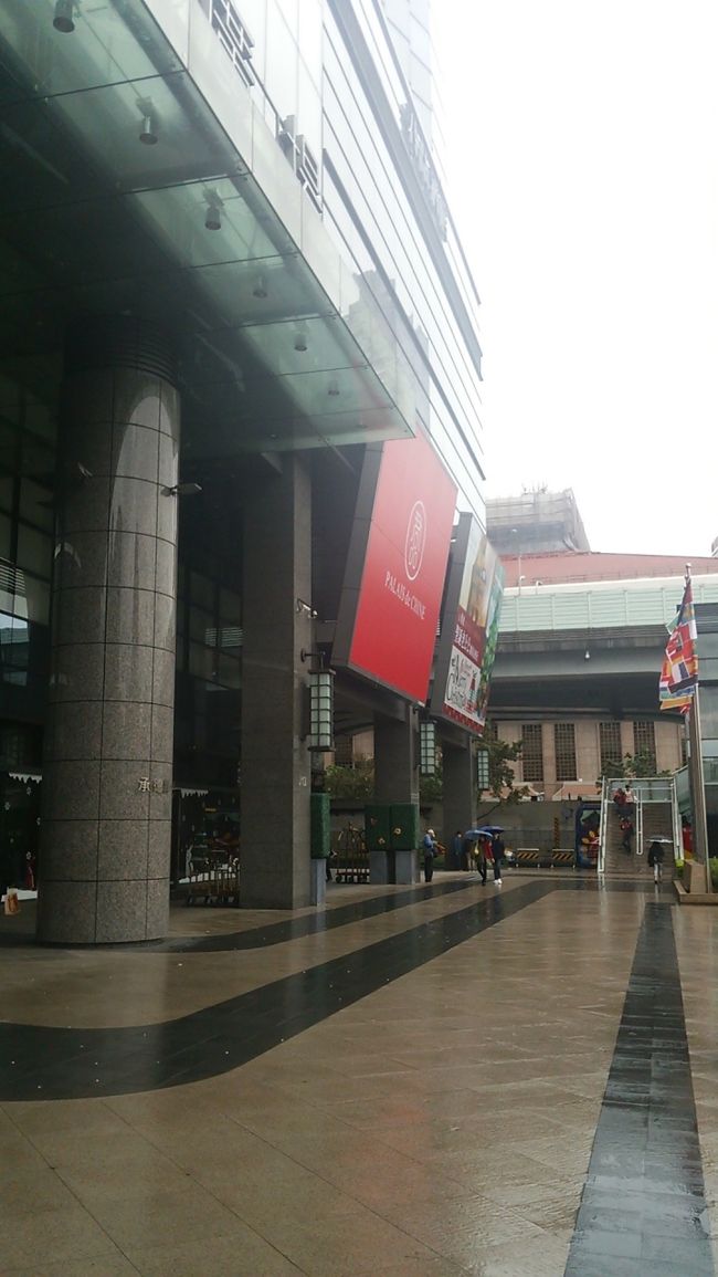 台北駅前のパレデシンホテルの入り口