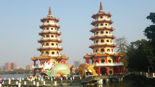 龍虎塔と蓮池潭 