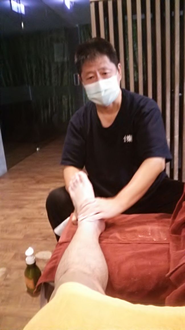 金楽マッサージで足つぼマッサージを受ける