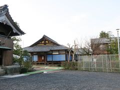 真願寺

ここに敦賀城の礎石があるという