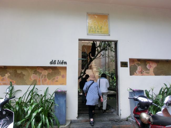 ワイルドロータスは通りに面した入り口が小さくて、目だった看板もないので、うっかり見過ごしてしまいそうです。