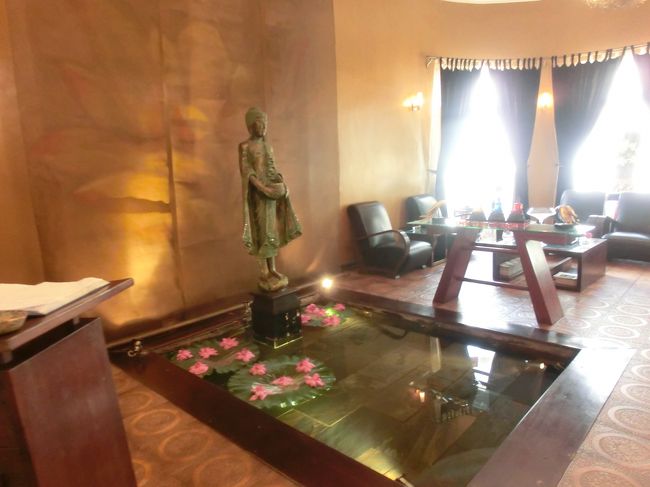 ベトナムの国花でもある蓮の花をテーマに素敵なインテリアのレストランです。<br />