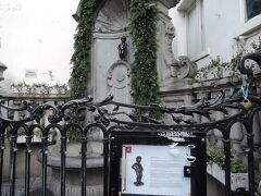 ブリュッセルの観光スポット「小便小僧」
三大がっかりをすべてみましたが、これは本当に小さかった！