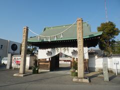 如意寺から西へ25km移動．国道250号線がなかなかの快走路だった．
加古川市尾上町長田の尾上神社へ．
写真随神門は江戸後期の建造，木造平屋建，三間一戸八脚門，入母屋造，銅板葺，国登録有形文化財．