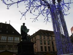 クリスマスマーケットの名残

夕飯の場所を探しに。