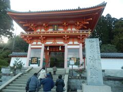 上鴨川住吉神社から東へ約9km移動し，加東市平木の清水寺に．
創建は3世紀頃と伝わる．本尊は十一面観世音菩薩の天台宗寺院．
拝観時間8:00〜17:00，入山料\500(麓の県道からの入口にある料金所で払う)．
駐車場あり．境内下まで車で行ける．
写真は仁王門．1980(S55)年建造，三間一戸楼門，入母屋造，本瓦葺．