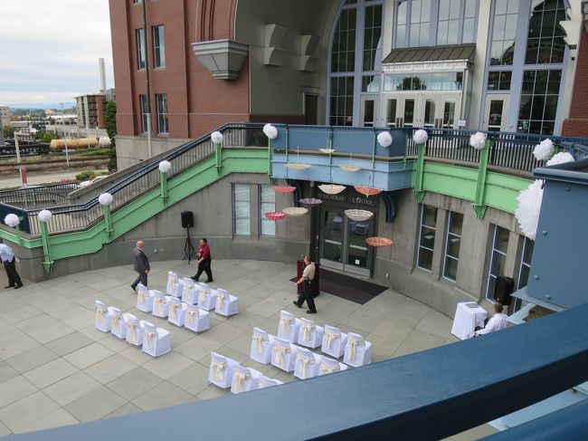 結婚式の準備をしているところもありました。<br />