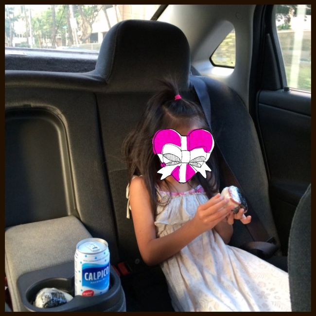 車内で朝ご飯です。