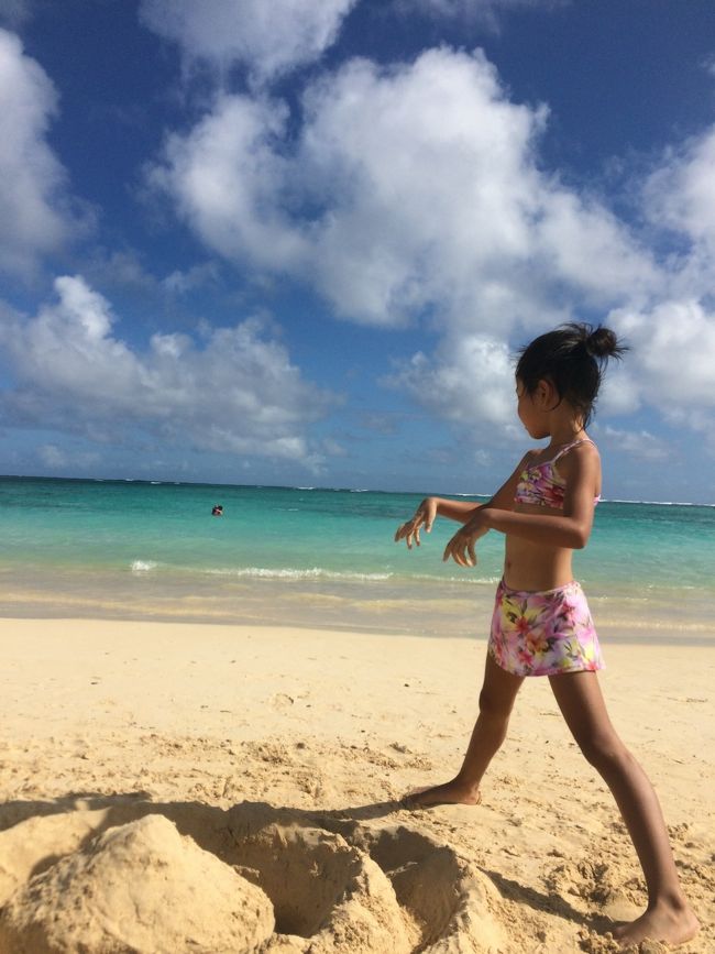 午後まで散々遊んで、そろそろおやつにカイルアの街へ〜