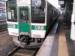 大宮駅で集合し、東北本線で福島まで。宇都宮〜黒磯〜郡山〜福島と乗り継いでいます。福島駅から鈍行の米沢行は８時台の次は１２時台、その次は１６時と新幹線に乗れとばかりの時刻設定です。特に遅延もなく、無事に米沢行に乗車です。