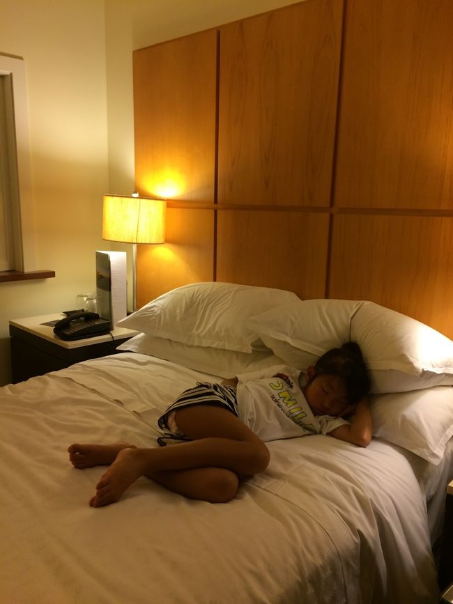 ポテトを食べてから、1日水遊びDayだったので疲れて寝てしまった娘ちん。<br />まだ少し時間が早かった為、1時間だけ寝かせてから、、