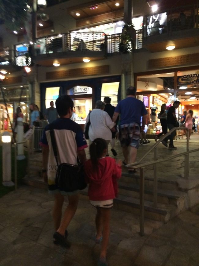 少し寝て回復した後は、ホテル周りだけ少しお買い物〜