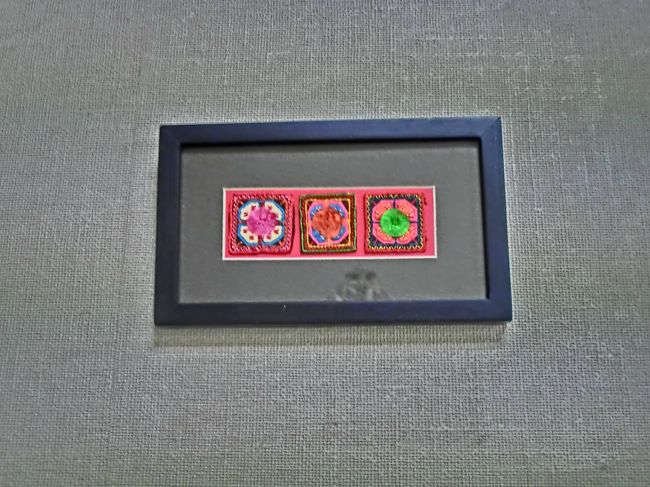 小さな刺繍とパッチの額<br />こんなに買っても３０００円も払わなかったような気がします。