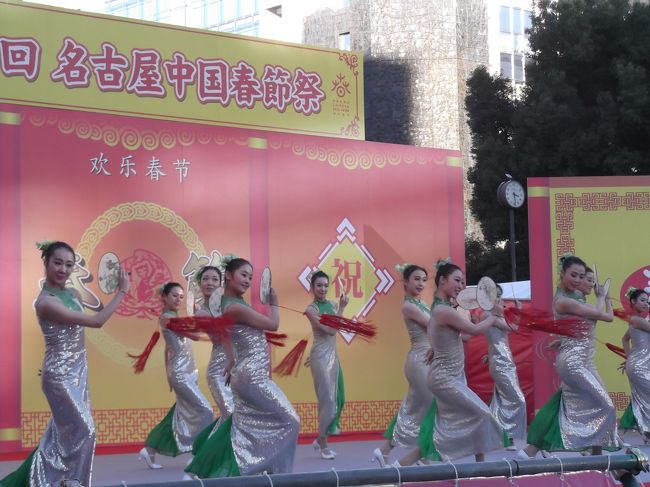 きれいに皆さんで舞う。<br /><br />