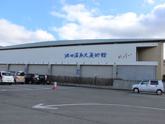 池田満寿夫美術館
旧松代駅隣で無料駐車スペースの隣で松代城址入り口に在る
此方側は入り口に対して裏側に成る。