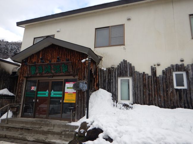 こちらが入り口。<br />秘湯感あります。<br /><br />平日：10:00〜深夜0:00<br />日曜・祝日：9:00〜深夜0:00　年中無休の営業です。