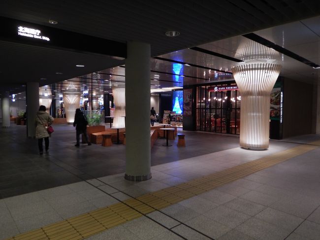 途中にはカフェや展示もありました。