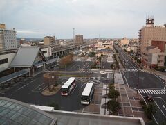 6：30　ツインリーブスホテル出雲　お部屋はJR出雲市駅側、昨夜、疲れていたので早寝したので目覚めが早いです。