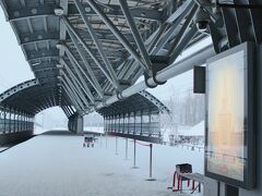 ドモジェドボ空港のアエロエクスプレスの駅。
これからモスクワ市内に向かう電車に乗ります。

…しかし目の前で電車が行ってしまったため
３０分待つことになろうとは。
この寒さはキツかったです。
ちなみにこの時、気温−１４度。